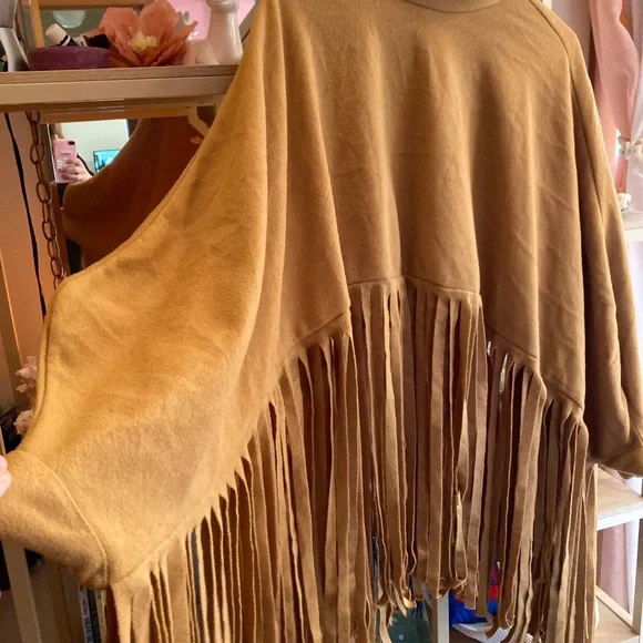 Hot Fringed Poncho With Sleeves 🔥 - Picture 6 of 7